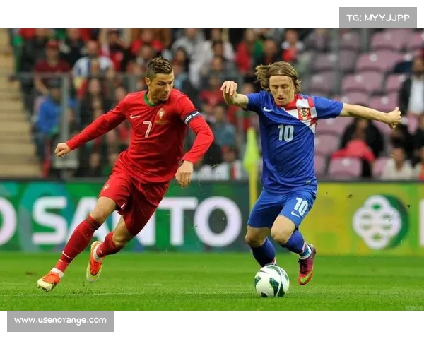 C罗葡萄牙机场正式以其名字命名 母亲亲临现场见证历史时刻